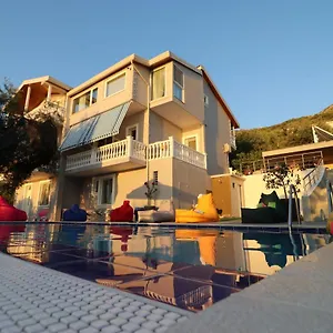 https://vila_elarad.albaniahotels.org