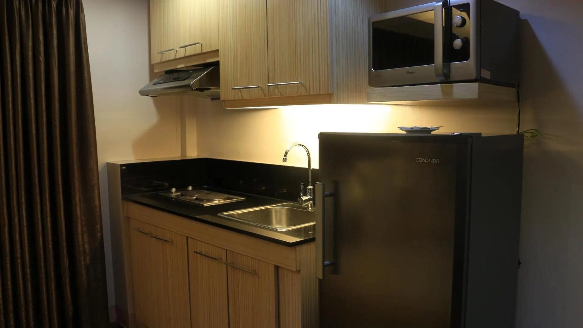 Prince Plaza II Condotel Makati City 3*,  Philippines